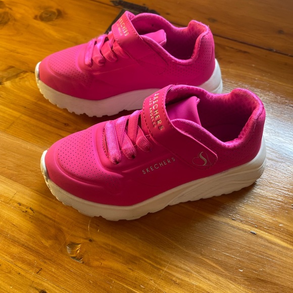 Girls sneakers! - Picture 2 of 3
